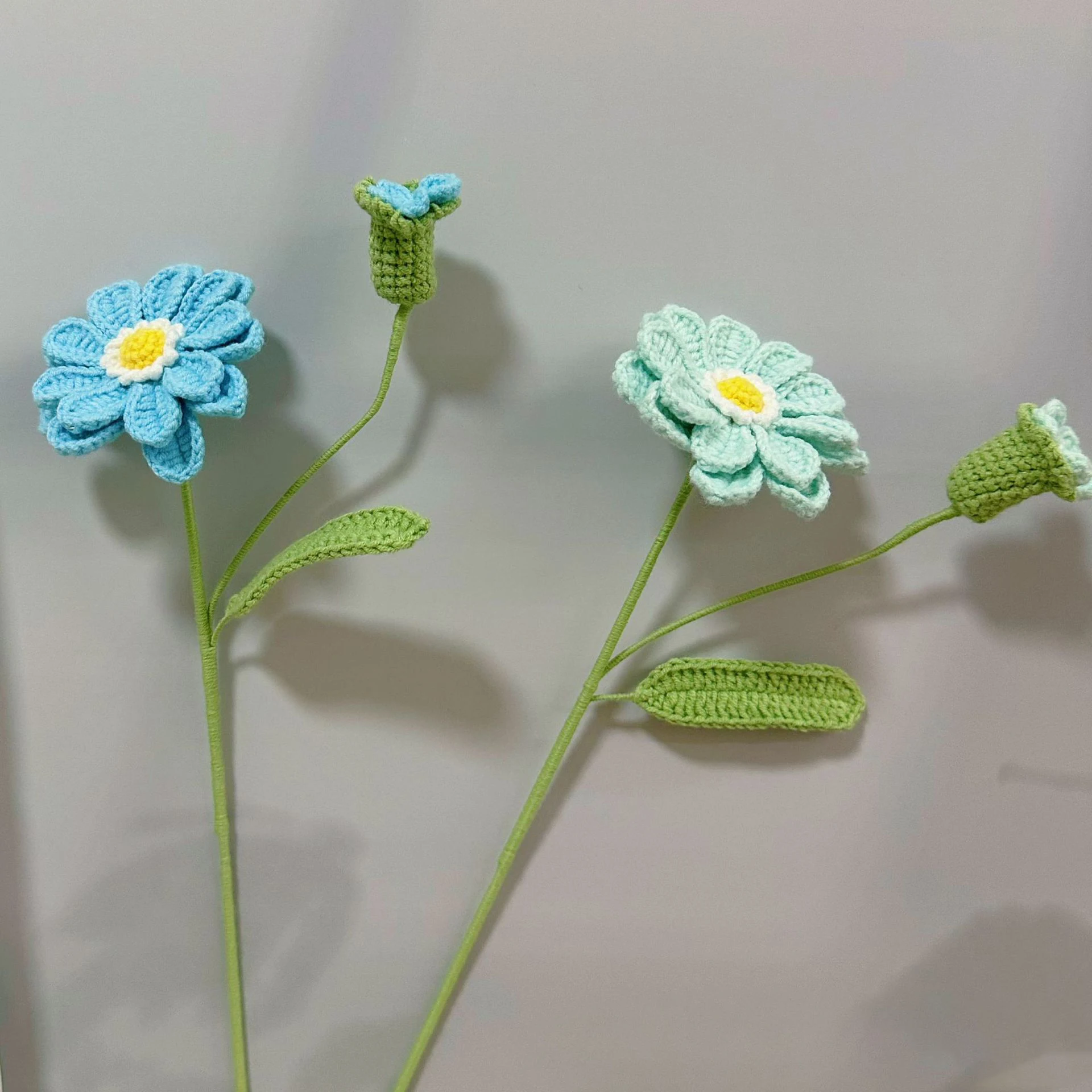 Gehäkelter Chrysanthemen-Strauß Liebliche Gestrickte Blumen Handgewebte Blumenzweige Kreative Künstliche Pflanze Raumdekoration Geschenk – Detail 6