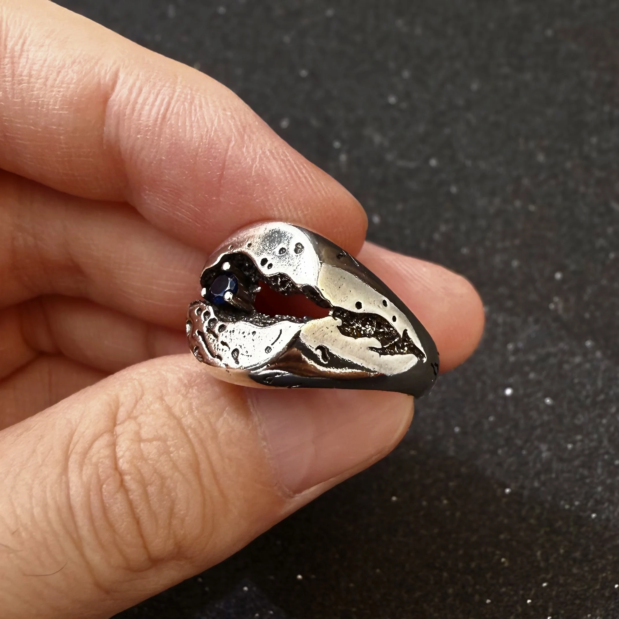 Retro Blauer Edelstein Verstellbarer Offener Ring für Männer Punk Gothic Edgy Hiphop Messingschmuck Vintage Biker-Accessoires Männergeschenk – Detail 7