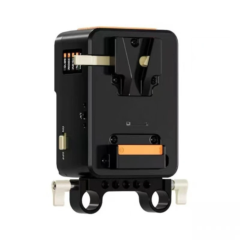 Thermal switching V-port battery gusset supports thermal switching uninterrupted output