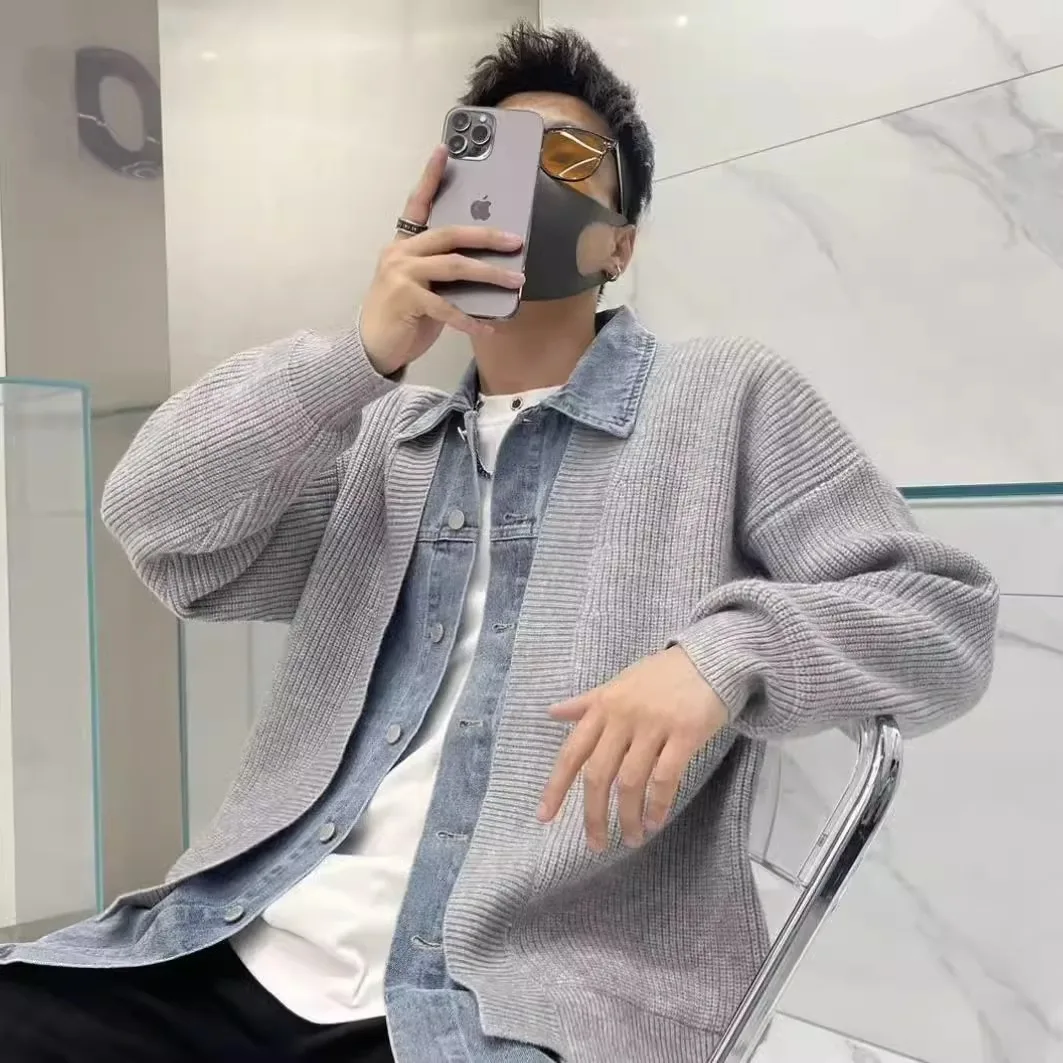 เสื้อคาร์ดิแกนไหมพรมถักแบบเปิดทรงหลวมสไตล์ลำลองสำหรับผู้ชาย ไซส์ใหญ่ 300 ปอนด์  ผ้าเดนิม  ตัดต่อทันสมัย  ใส่สบาย