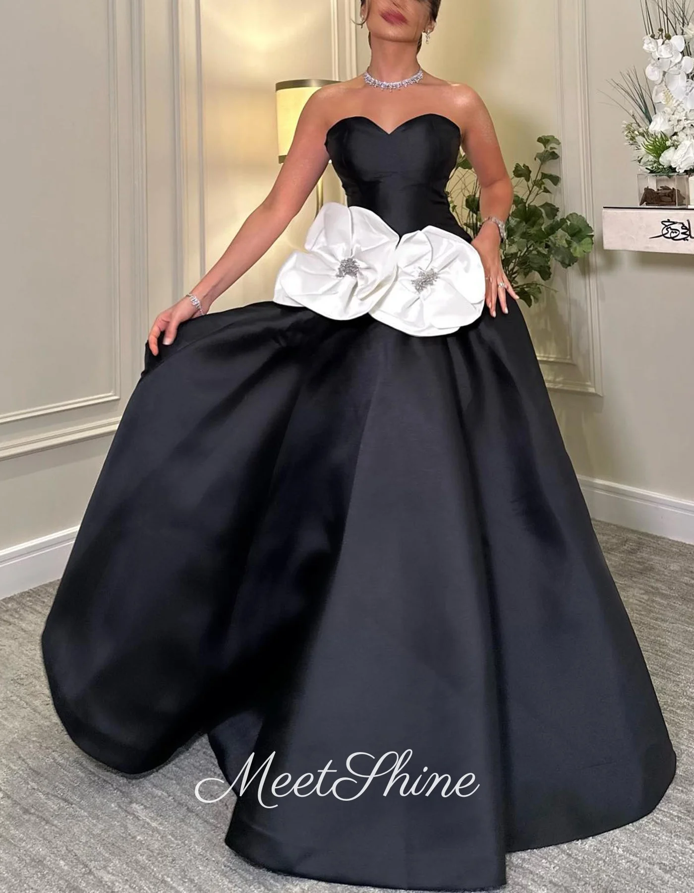 فساتين سهرة حديثة ضخمة بيضاء ثلاثية الأبعاد على شكل حرف A دبي على شكل قلب بدون أكمام للحفلات الراقصة في المملكة العربية السعودية فستان مخصص