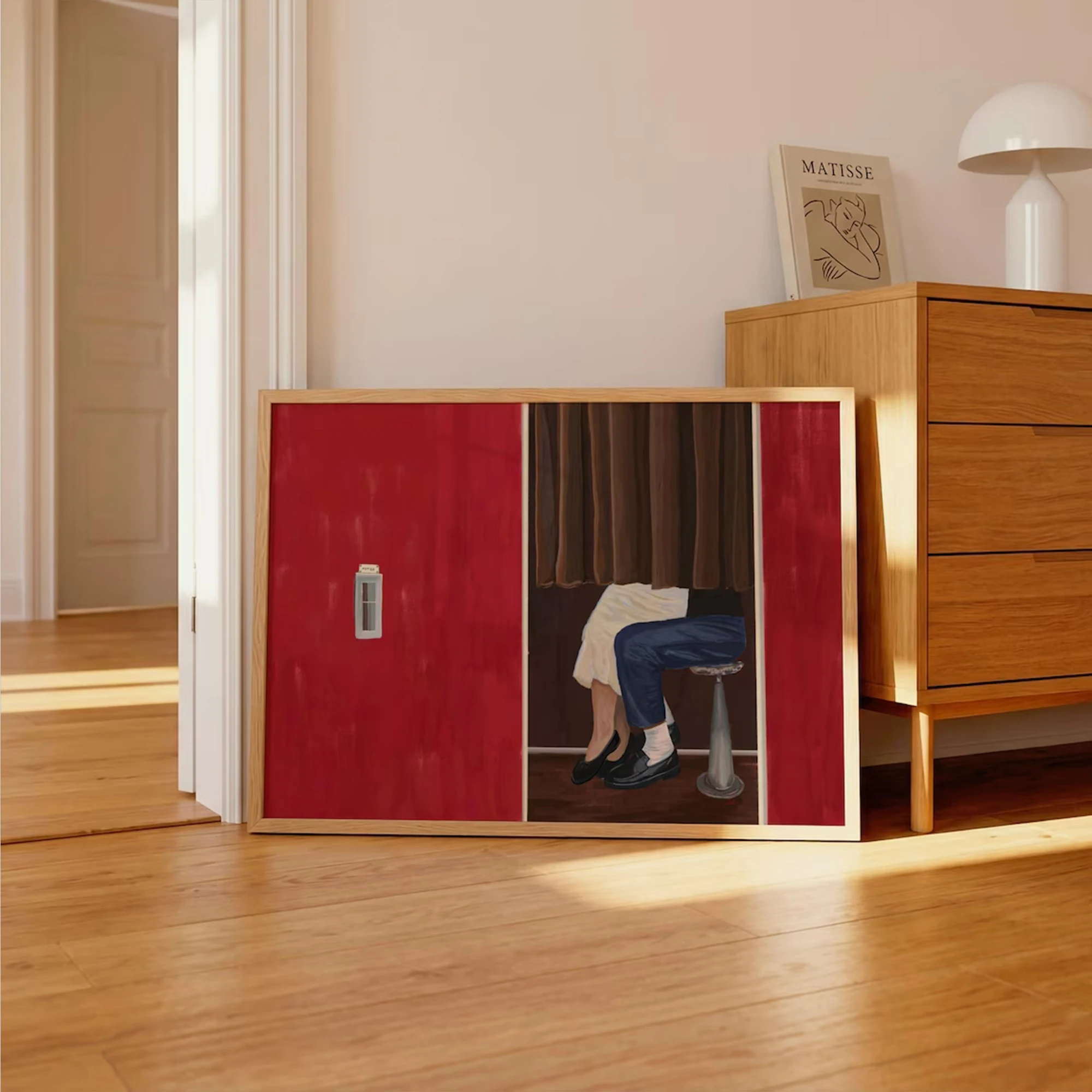 Tableau sur toile représentant une porte de meuble rouge aux motifs rétro et surréalistes, idéal pour décorer une chambre, un salon ou une maison.