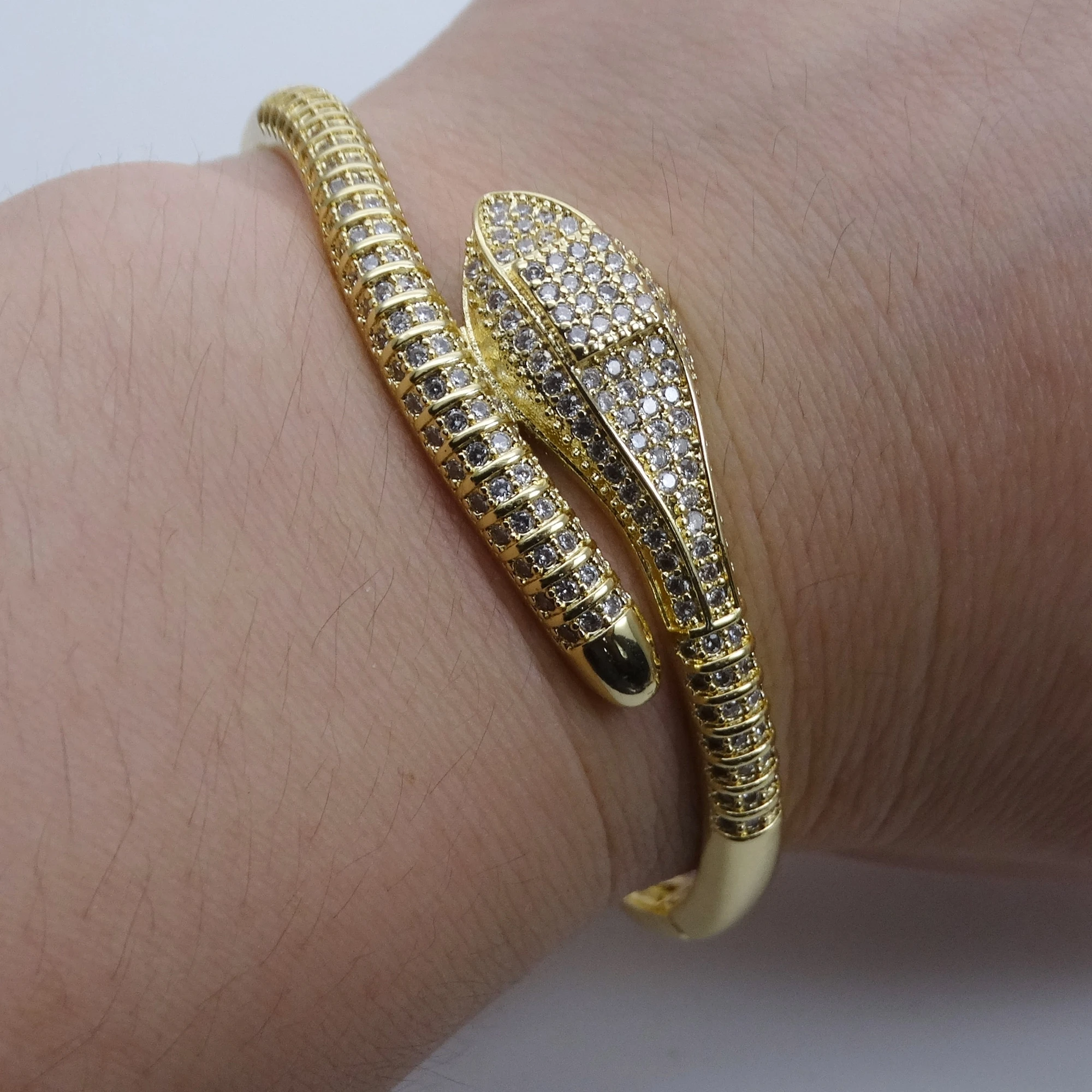 Personality serpentine cuff bracelet  for women wave Minimalist snake spirit openning Bangles Ladies Fashion jewelry