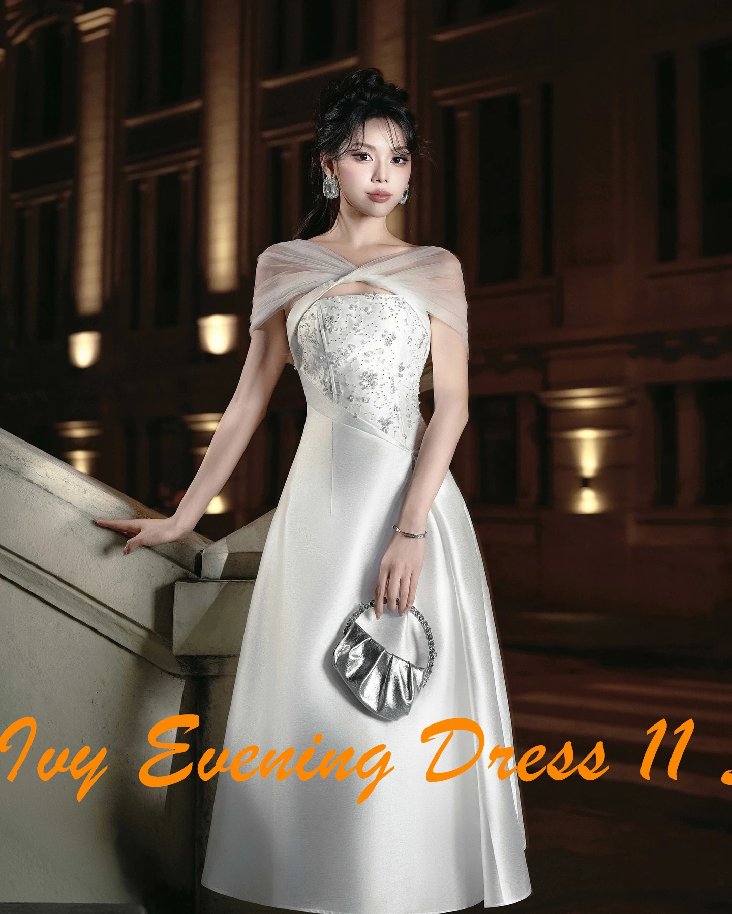 Robe de Soirée Trapèze en Satin Blanc, Tenue Moderne Personnalisée, Plissée en Clip, Longueur Thé, Tempérament