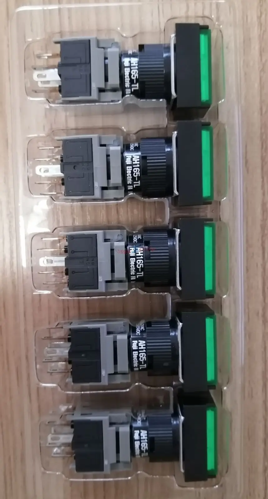 

5x NEW For Green Pushbutton Command Switch 24VDC LED FUJI AH165-TLG11E3