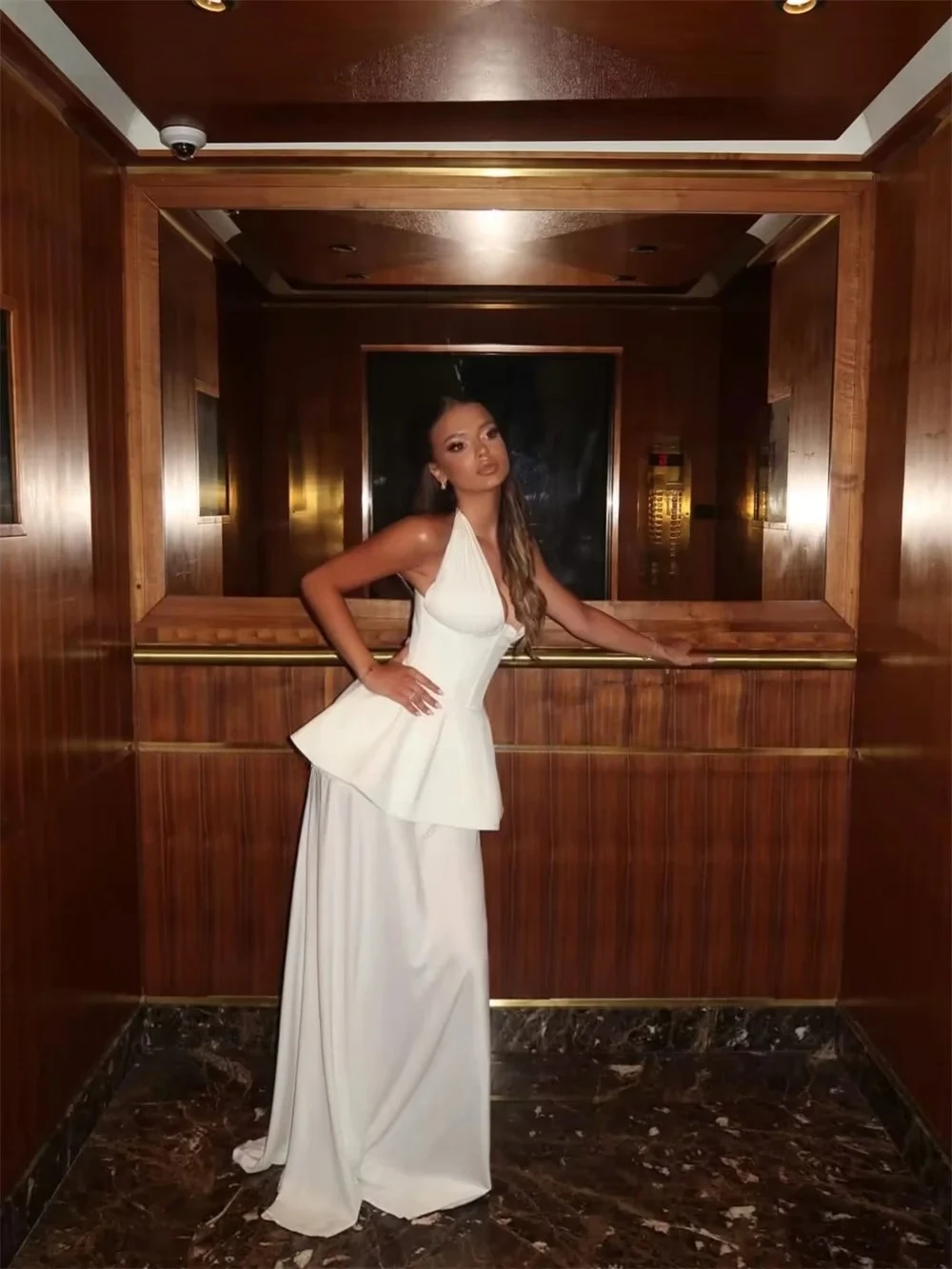 Customized High Quality Halter Mermaid Sleeveless V-neckline Wedding Dresses Elegant Pleated Open Back Floor Length Bridal Gowns