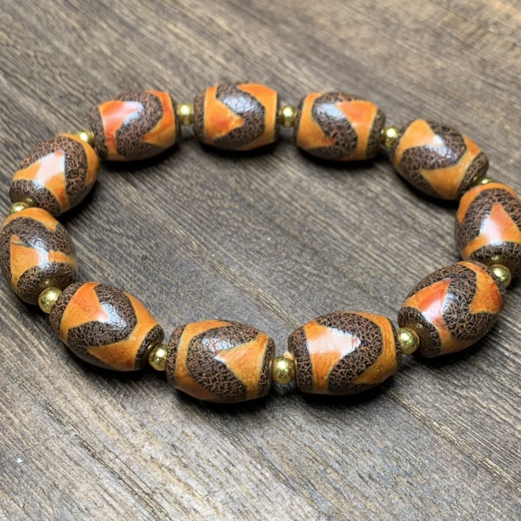 Chinese fine tiger tooth day beads hand string day beads agate chalcedony hand string ornaments retro men's and women's hands