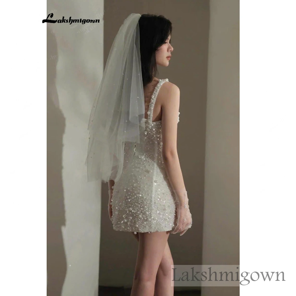 Lakshmigown Perlenverziertes Mini-Hochzeitskleid mit Transparentem Korsett-Mieder und Schnürung am Rücken für Empfang und Elopement. – Detail 6