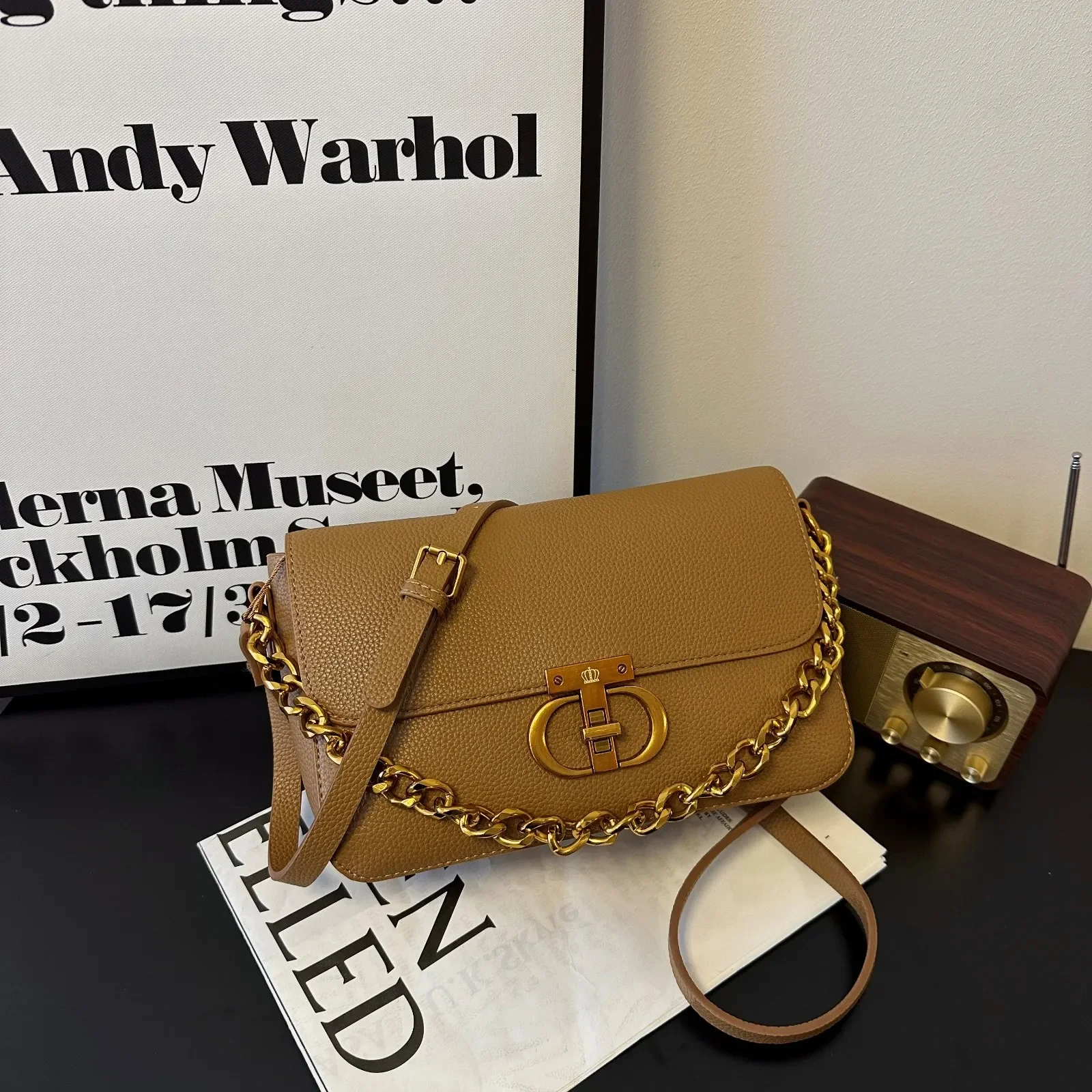 

Весенняя модная женская сумка премиум-класса с мягкой кожаной цепочкой под мышками 2024, шикарная в стиле ретро, легкая, роскошная и многосторонняя переноска