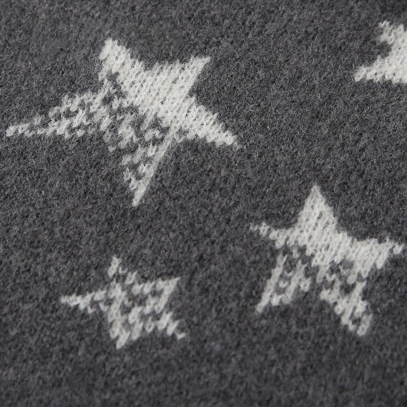Gestrickter Pullover mit fünfzackigem Sternmuster für Jungen, Kinderpullover mit Rundhalsausschnitt. – Detail 4
