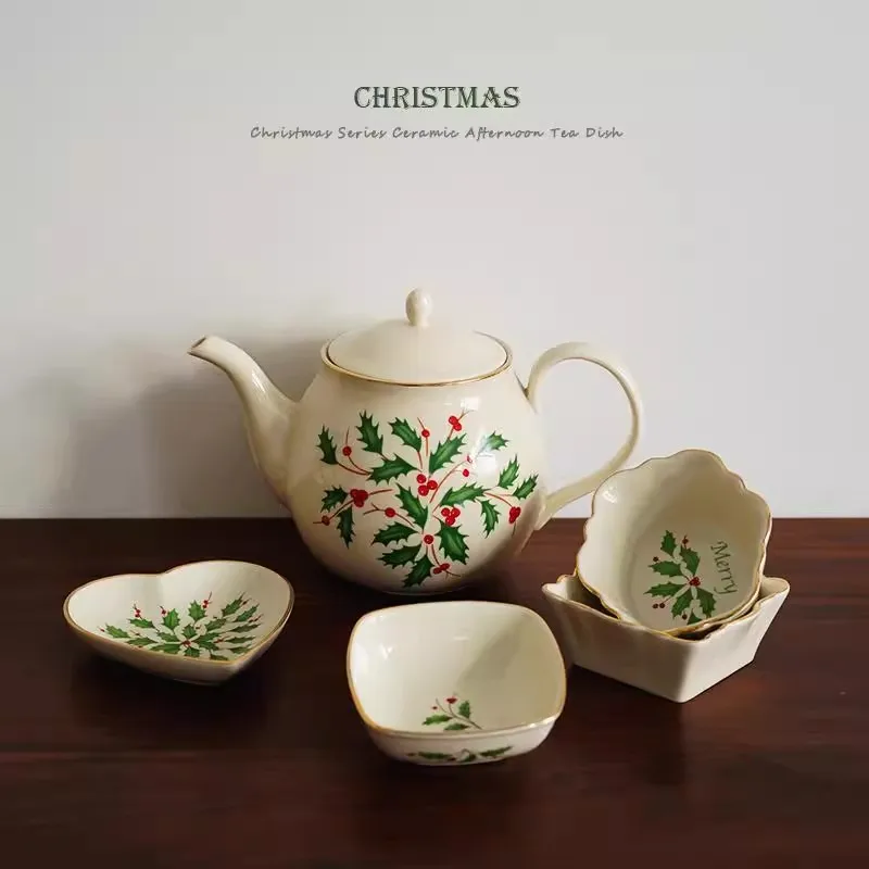 

Christmas Berry Cream-colored Retro Teapot Dessert Plate Side Dish Sauce Plate Festive Saucer