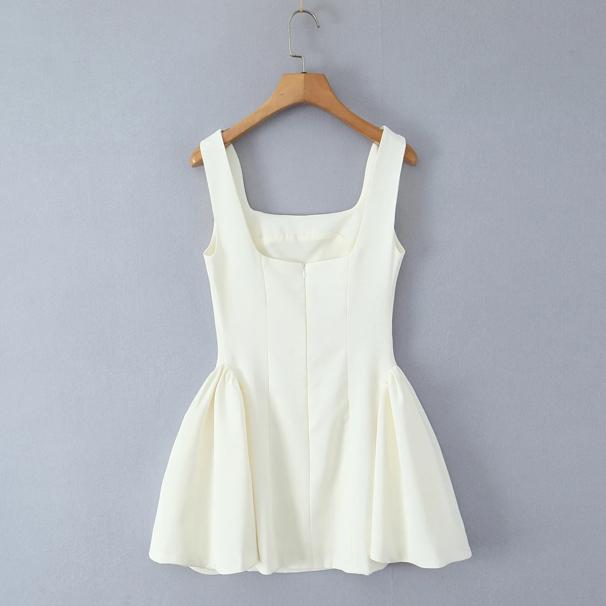 2023 Letnia sukienka bez rękawów z szelkami Damska biała, wąska, jednokolorowa, krótka sukienka na imprezę