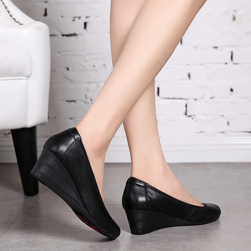 Soft Soled Work Shoes Women\'s Black Leather Shoes Not Tiring Feet Leather Slope Heel Single Shoes Profession Shoes Ladybugs