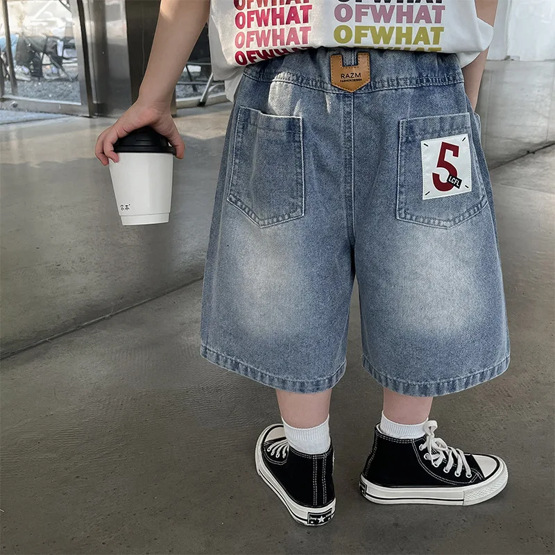 

Summer Kids knee-length jeans pocket label Children denim Middle pants Boys loose straight denim shorts 2-8Y