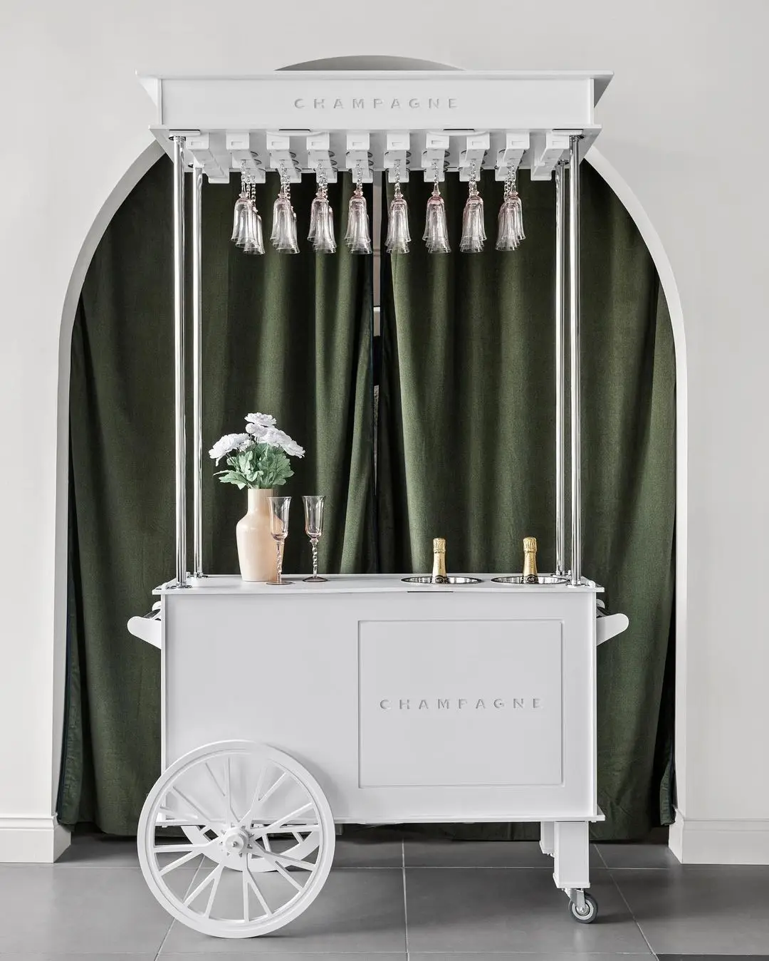 Romantic Wedding Luxurious Modern Wooden 4-Wheel Hotel Candy Dessert Showcase Champagne Cart