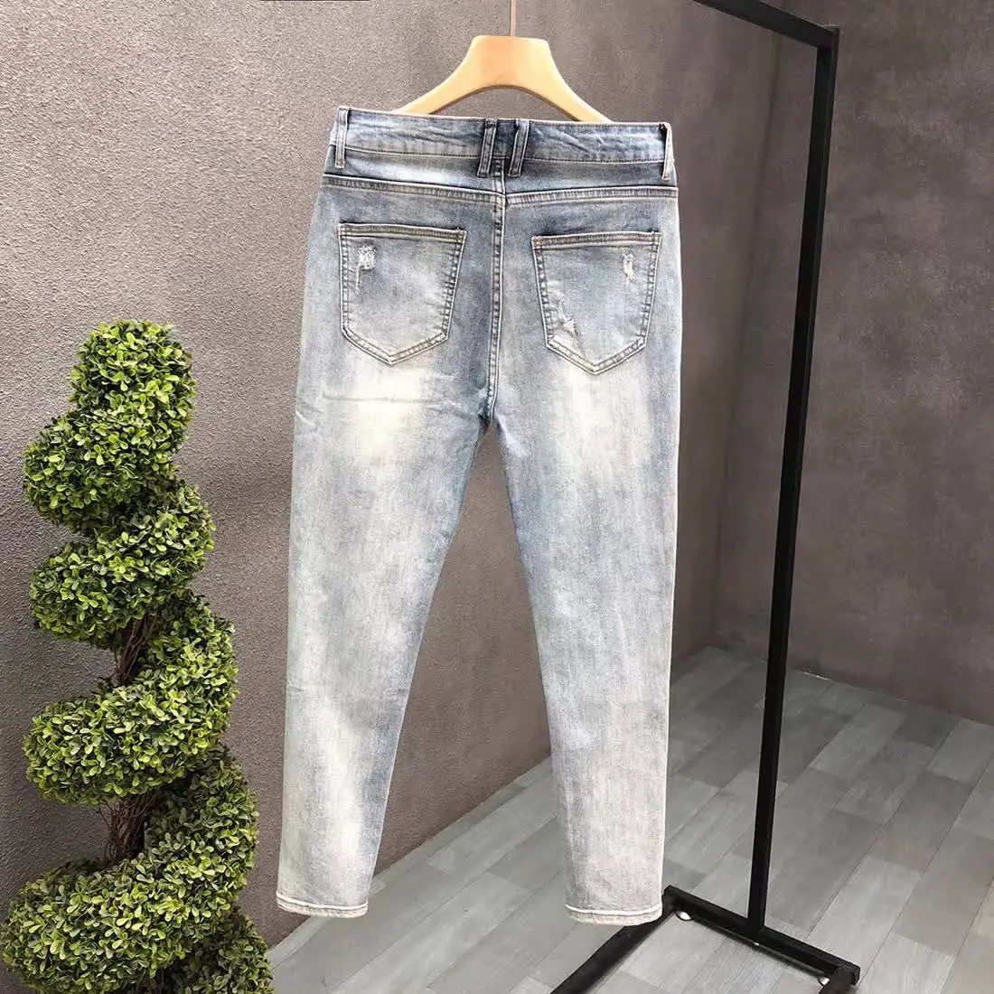 New 2024 Casual Denim Pencil Jeans Spring Autumn Knee Ripped Holes Slim Hem Designer Distressed Boyfriend Cowboy Pants for Men