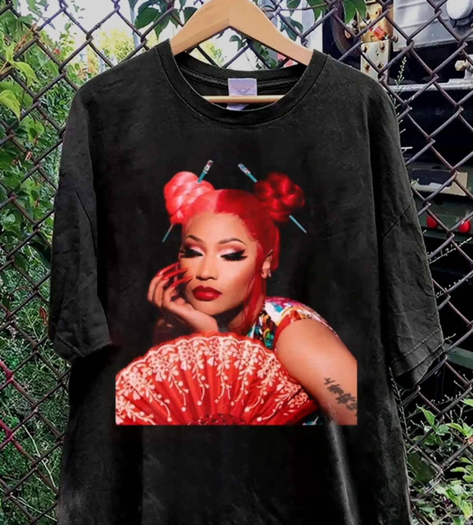 Vintage Nicki Minaj Red Ruby Da Sleeze shirt Pink Friday 2 Tour T SweaT Gag City 1692999011