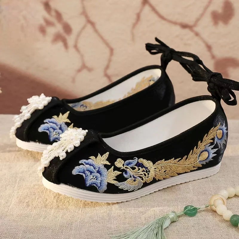 New Woman's Chinese Traditional Style Embroidered Red Bridal Shoes Shallow Lace Up Flat Sole Retro Red Wedding Shoes Hanfu Shoes