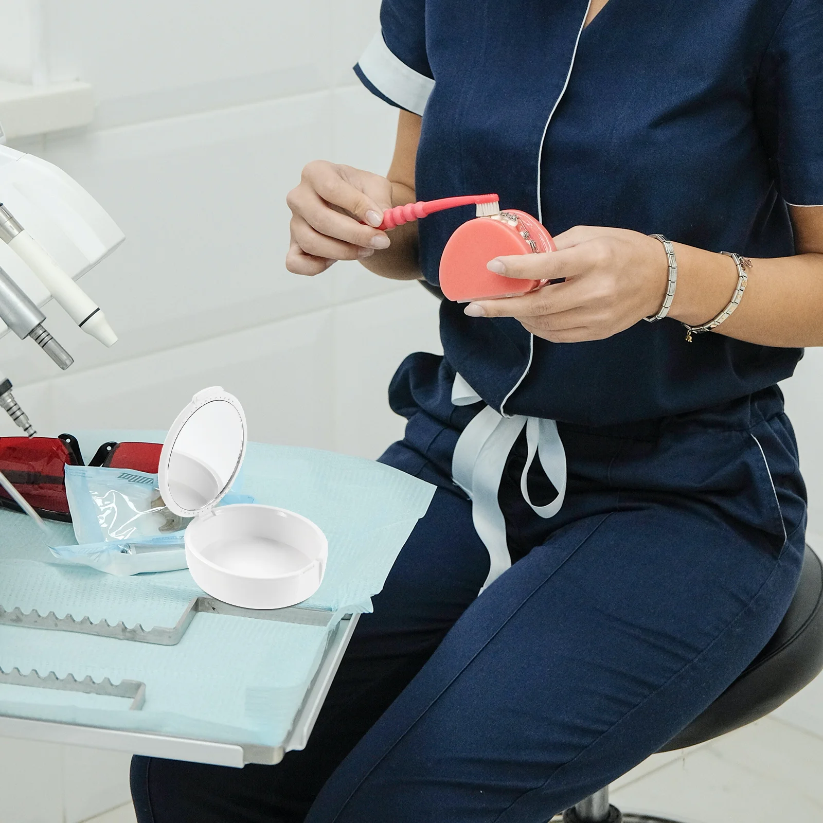 Simple Denture Case with Mirror Portable Storage Box for Dental Brace Practical Elegant Design Clean Safe Denture Storage Box