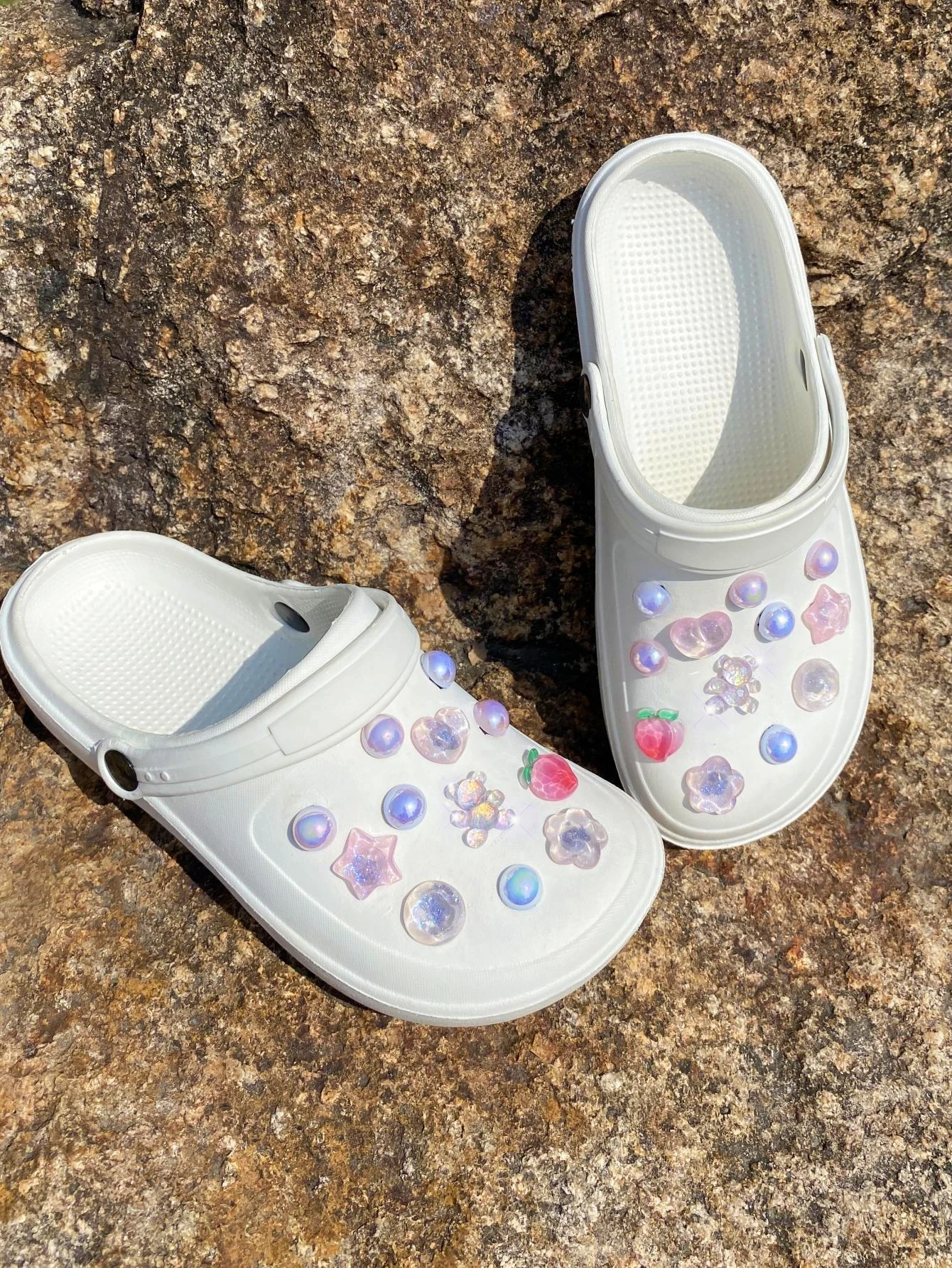 24pcs beach shoes Shoe flower accessories Glitter bright face cute bear removable, garden shoes decorative buckle suitable for s