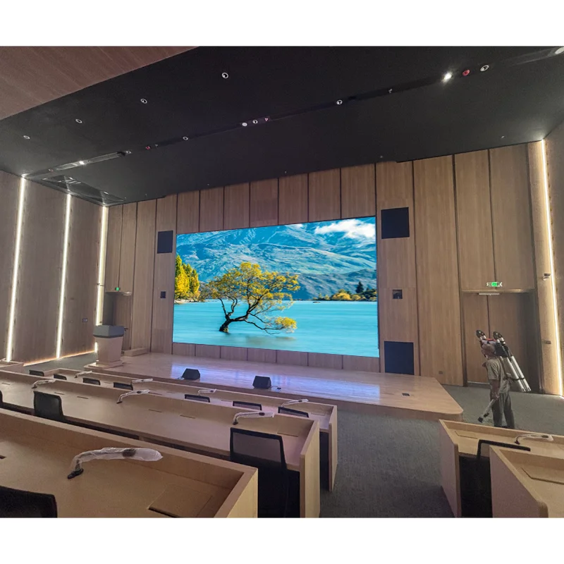 P2.5 Indoor Full Color LED Advertising Screen Energy Saving Durable Display for Clothing Store Window