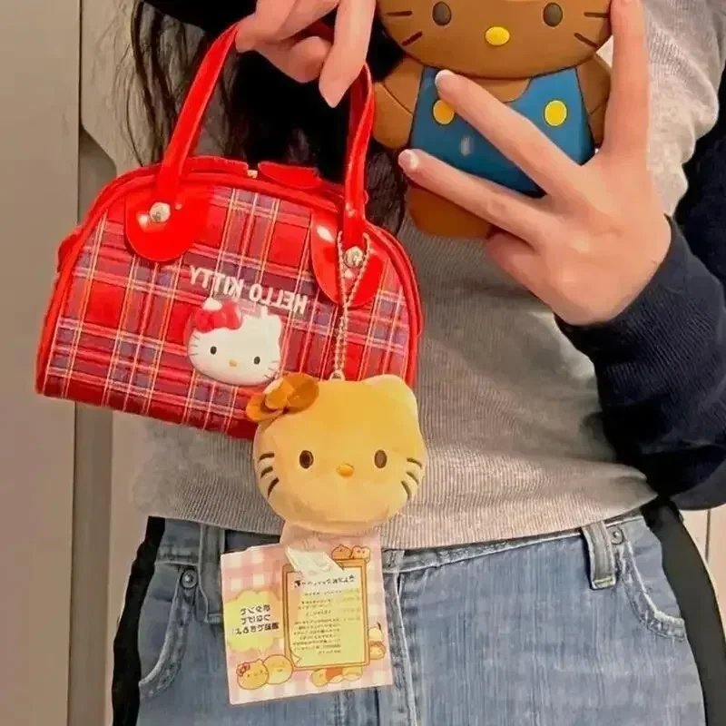 Sanrio Hello Kitty moda Mini çanta ayarlanabilir kayış karikatür temalı Retro Crossbody çanta zarif kırmızı kompakt kız kalp çanta