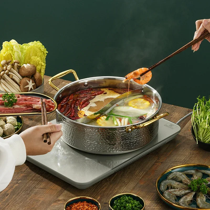 Elegant Stainless Steel Cooking Pot Hammered Finish Double Grid Hot Pot Versatile Kitchen Utensil for Multi-cuisine Cooking