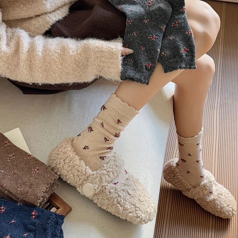Women's Socks Thick New Retro Fashion Korean Style Wool Warm Socks Casual Novelties Sweet Long Ladies Flower Socks Comfort Cute - 2