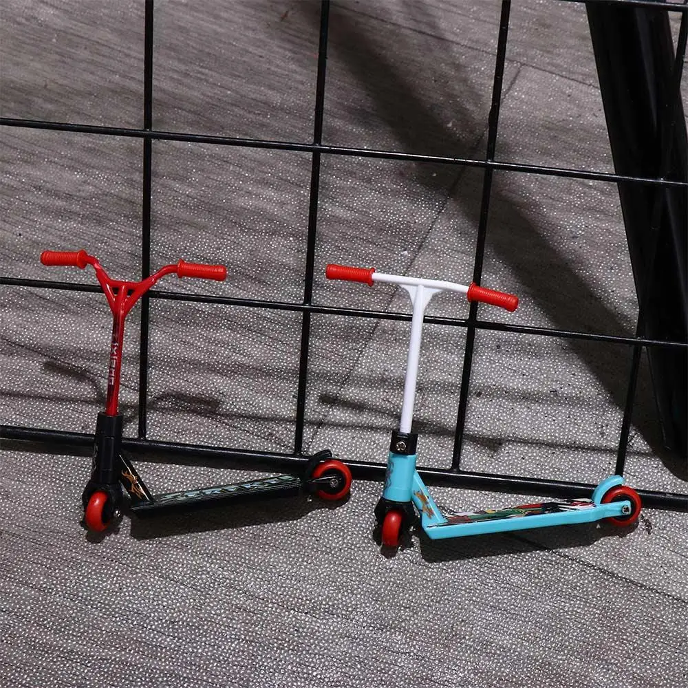 Giocattoli per dita per bambini per allenamento con le dita Scooter educativo rimovibile per dita Mini scooter Mini scooter per dita Skateboard per dita