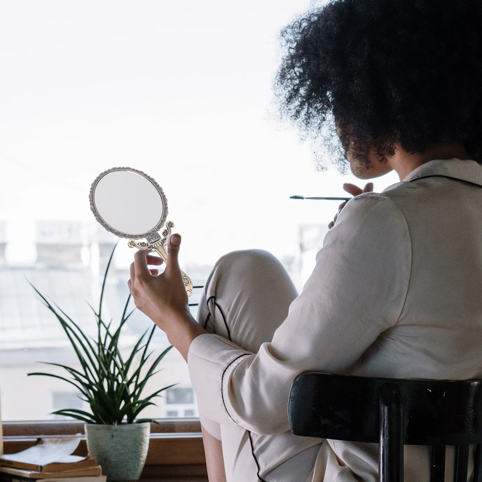 

Handheld Mirror Retro Professional Makeup Vanity Portable Foldable Handle