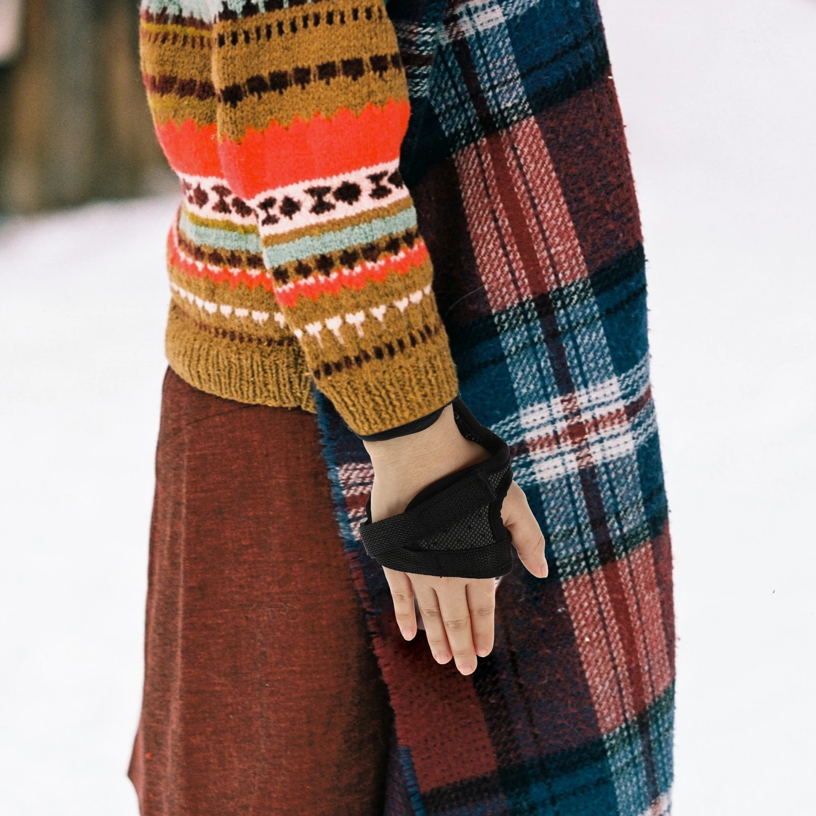 

1Pair Professional Ski Wrist Guards Ergonomic Lightweight Portable Wrist Supports Multi-Function Skating Protection Gear