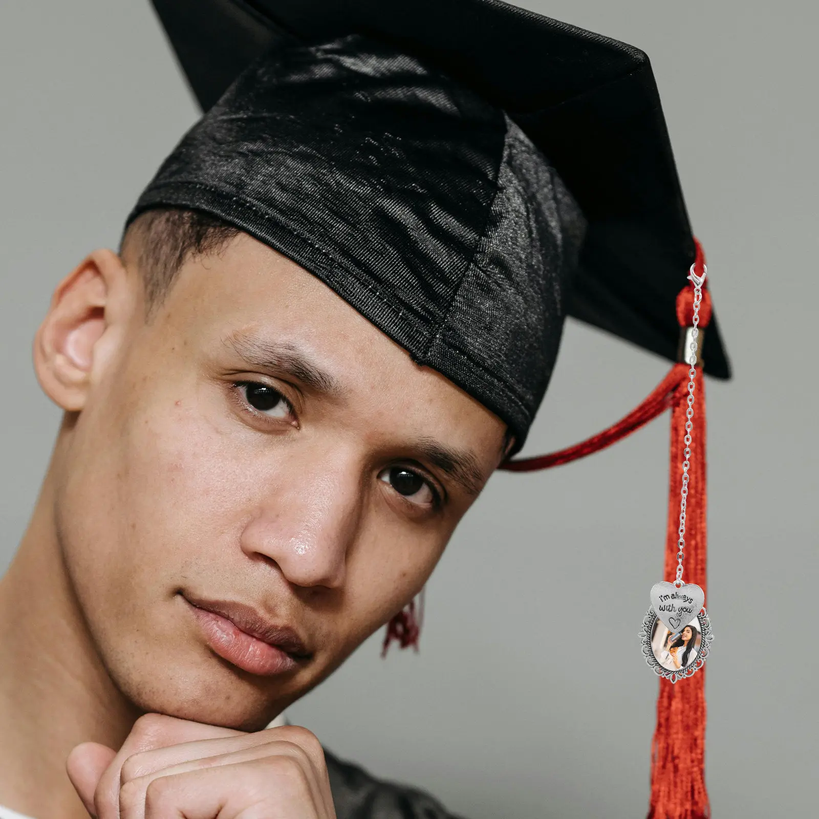 

2 шт. прочных металлических заготовок для подвесок-шармов с фото на выпускной, для самостоятельного изготовления подвесок в виде выпускных шапочек, элегантные памятные украшения для выпускных головных уборов