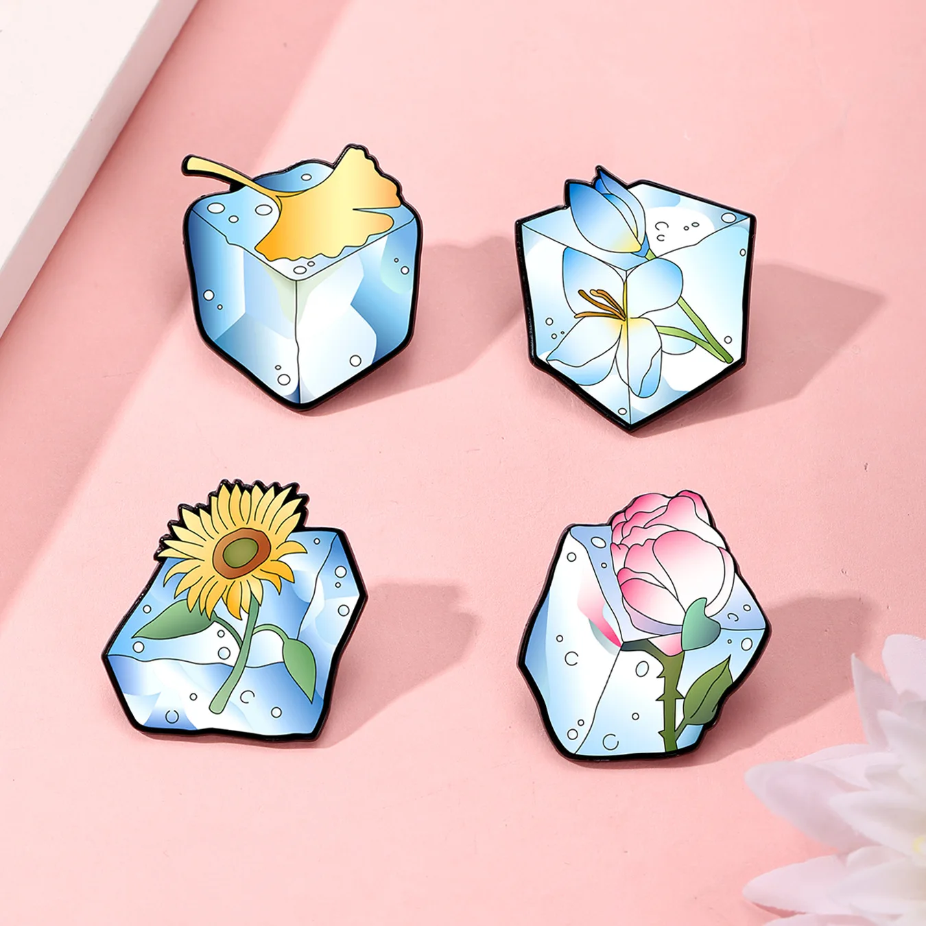 Popular ice cubes, flower brooches, ginkgo flowers, sunflowers, roses, metal badges, clothes, bags, accessories