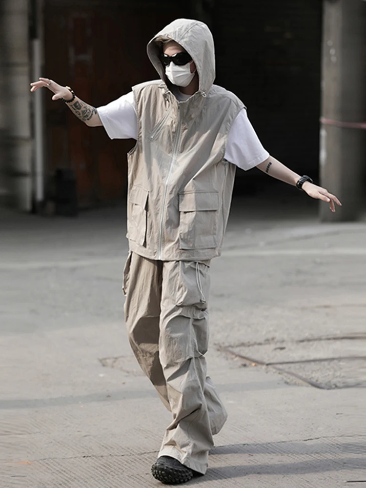 

Стильный мужской летний комплект из тонкого жилета с наплечными подушечками и широких брюк, повседневная спортивная одежда из полиэфирного волокна.