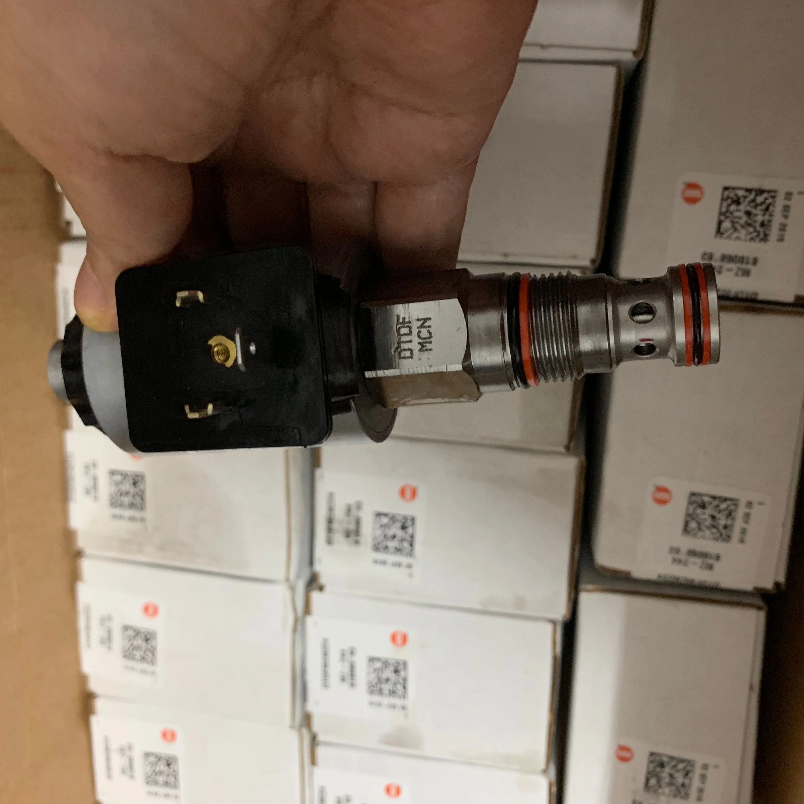 DTDF-MCN224 DTDFMCN224 DTDF-MCN-224 SUN Hydraulics Válvula poppet de bloqueio direcional de ação direta e operado por solenóide de 2 vias