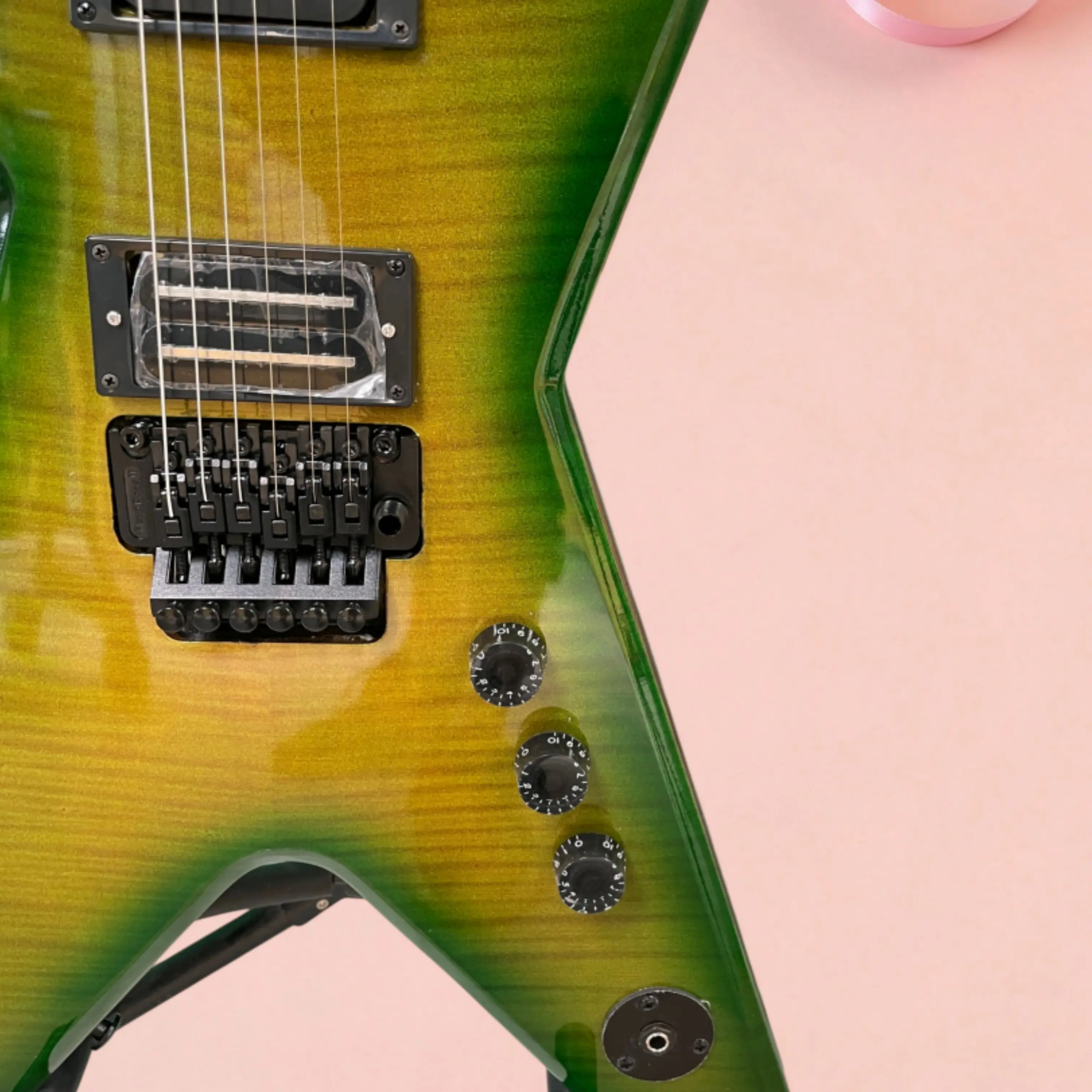 Green-Yellow Tiger Grain Gradient Pointed 6 String Electric Guitar, Hh Pickups for Heavy Metal Players Guitars Guitarra