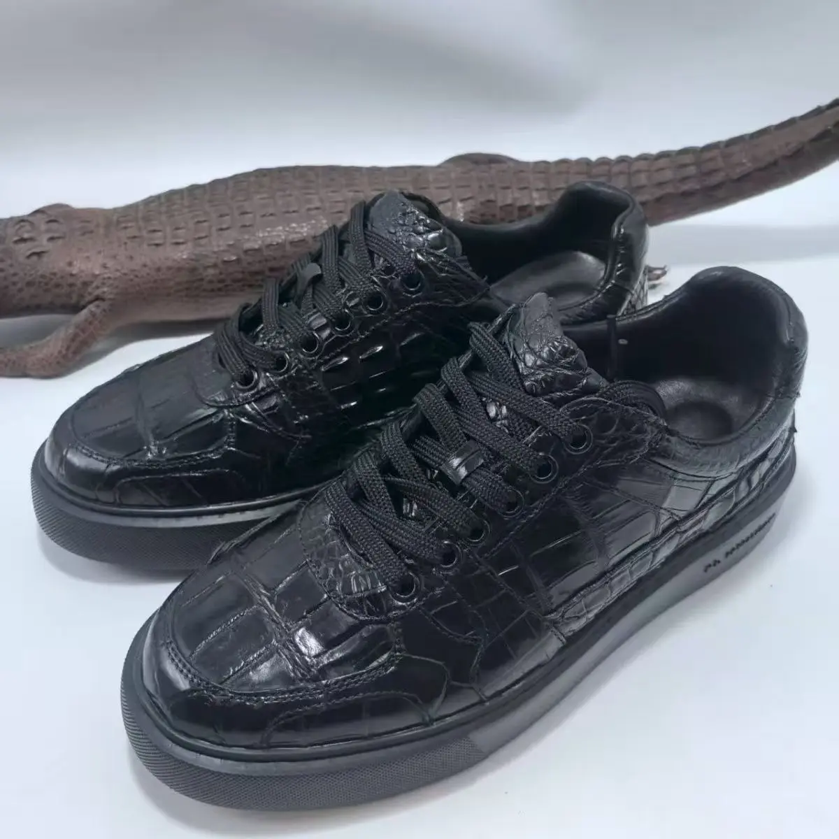 

2025 new arrival Fashion Crocodile Skin causal shoes men,male Genuine leather Sneakers pdd696