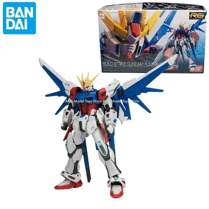 In Voorraad Originele Bandai RG 1/144 Build Strike Gundam Volledige Pakket Anime Action Figure Model Monteren Speelgoed Collectie Gift