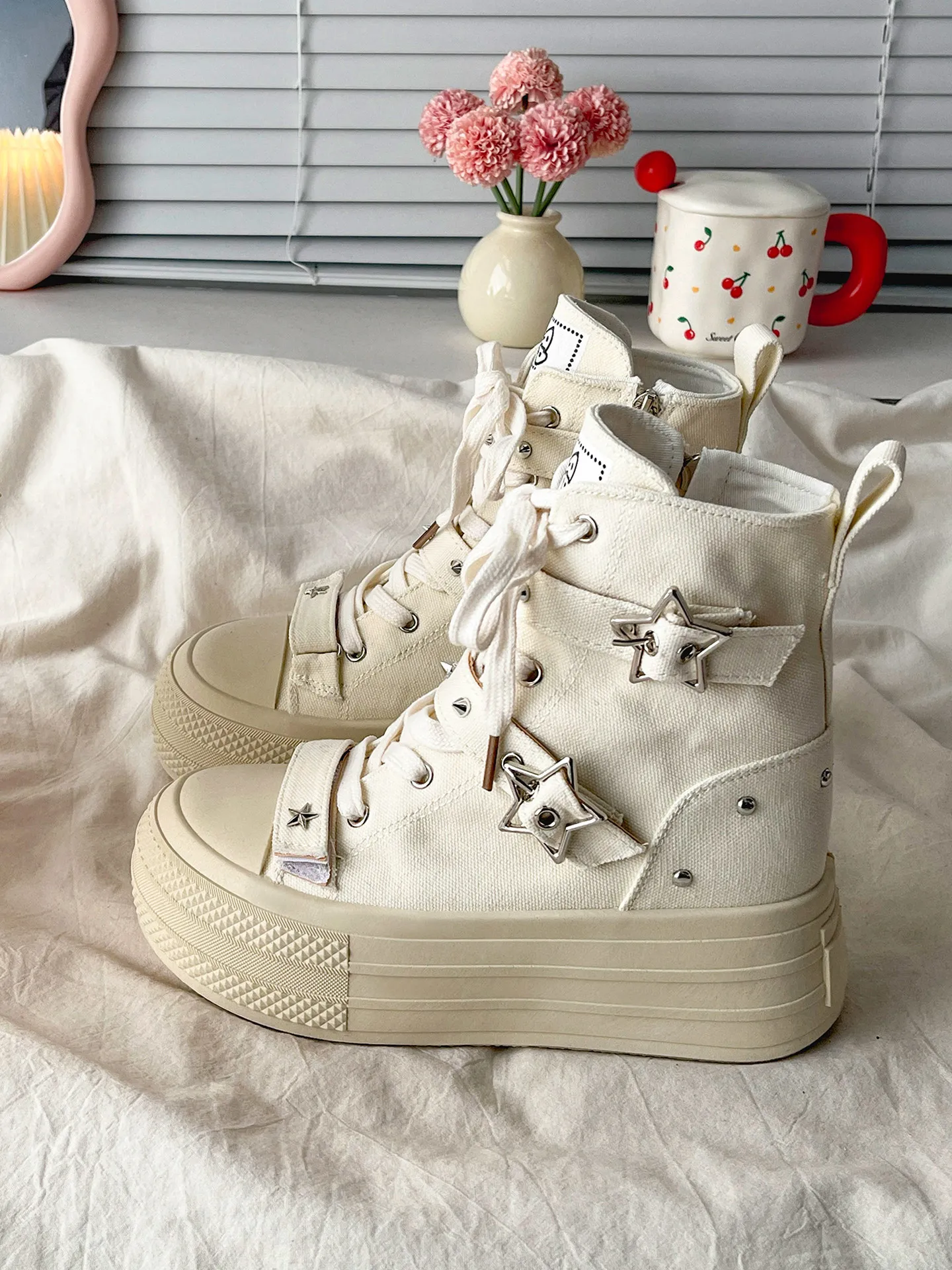 Retro High-end Sense Thick Sole Canvas Shoes Women's 2026 New Arrival Spring Versatile Height Increasing Stars Casual Sneakers view 3