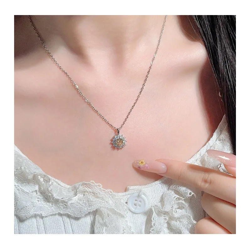 

Exploding Sunflower Pendant Necklace Women's Light Luxury Temperament High Sense Internet Celebrity Same Clavicle Chain New