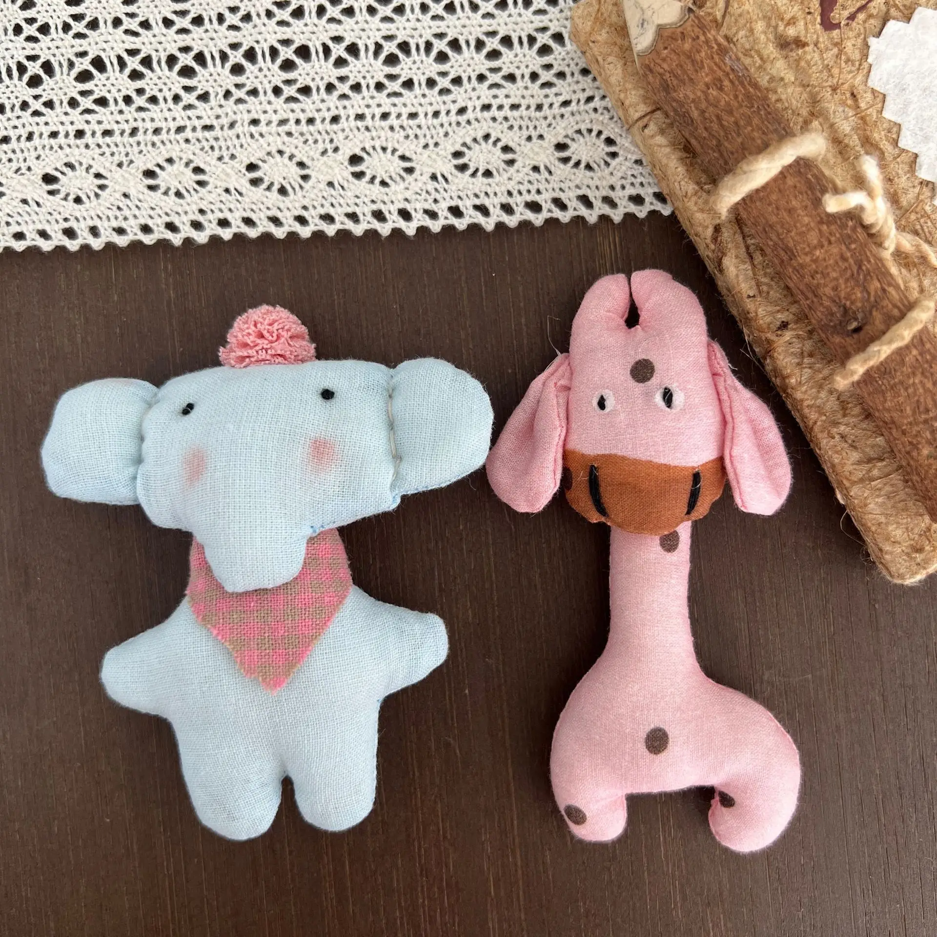 

Japanese Fabric Cartoon Giraffe Elephant Brooch Stuffed Keychain Phone Strap DIY Handmade Accessory