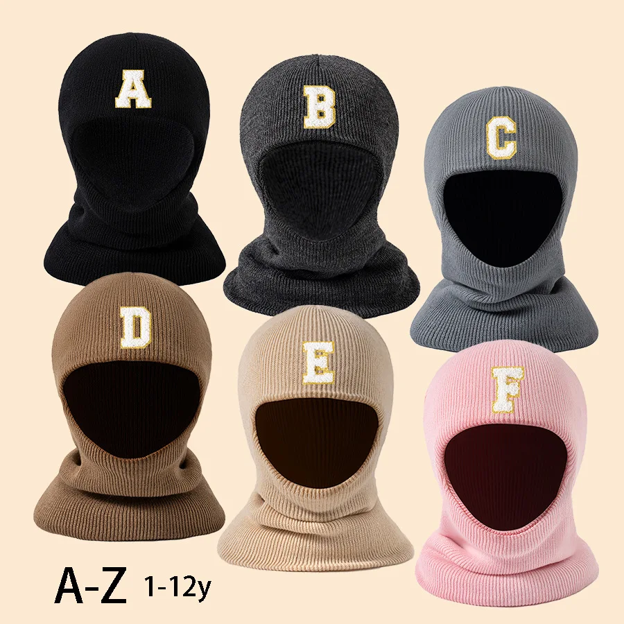 

1 children's knitted hat, A-Z letters can be selected, suitable for children aged 1-12 to wear outdoors in winter.