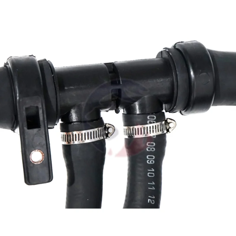 135254 is suitable for P-eugeot 3008 308 RCZ 408 C-itroen C4 C4L radiator outlet pipe joint
