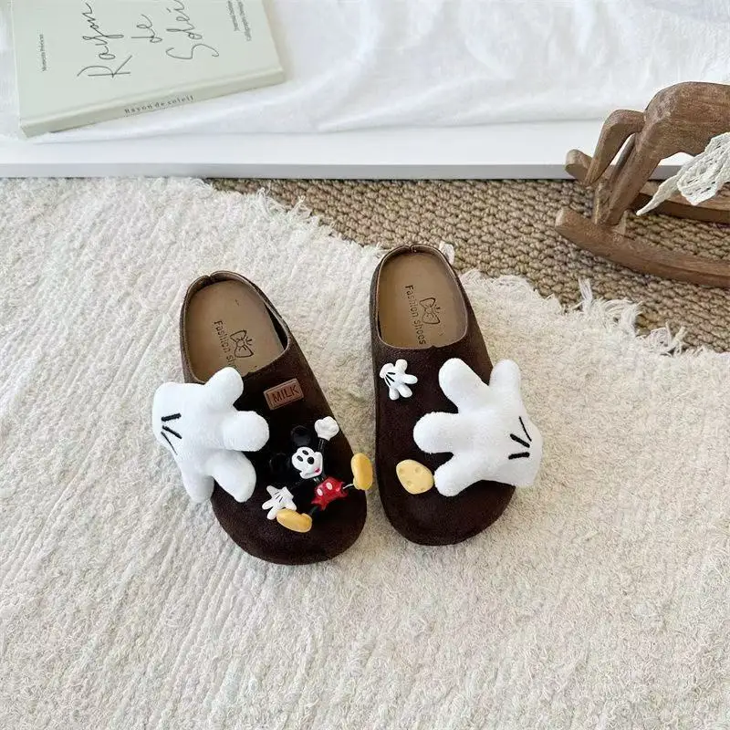 

Реальные фотографии, новинка 2026, лето, милые домашние тапочки в стиле Микки Мауса, игривые девушки, черные, коричневые, бежевые, модные детские тапочки