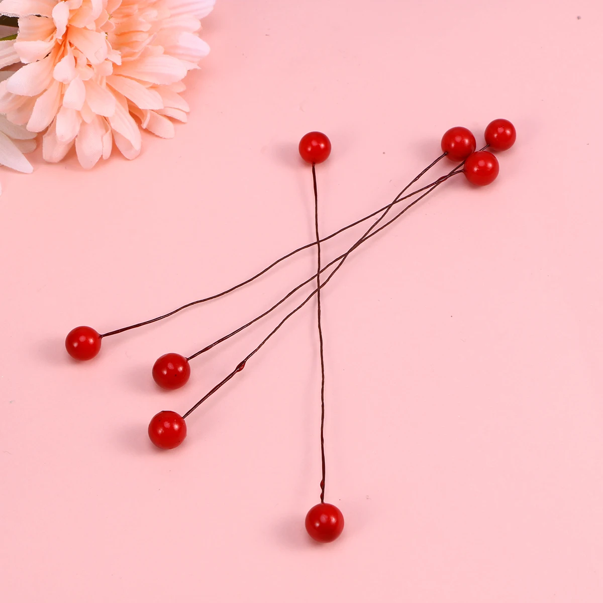 

400 pcs Simulated Fruit Berries Artificial Red Holly Berry for Wreaths Stimulation Decorations Christmas Wedding Party Home