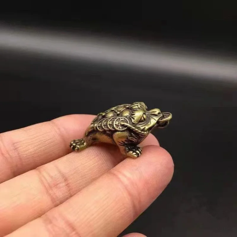 Brass Solid Small Golden Toad Ornaments Three-Footed Toad Keychain Pendant Mini Three-Legged Golden Toad Pendant