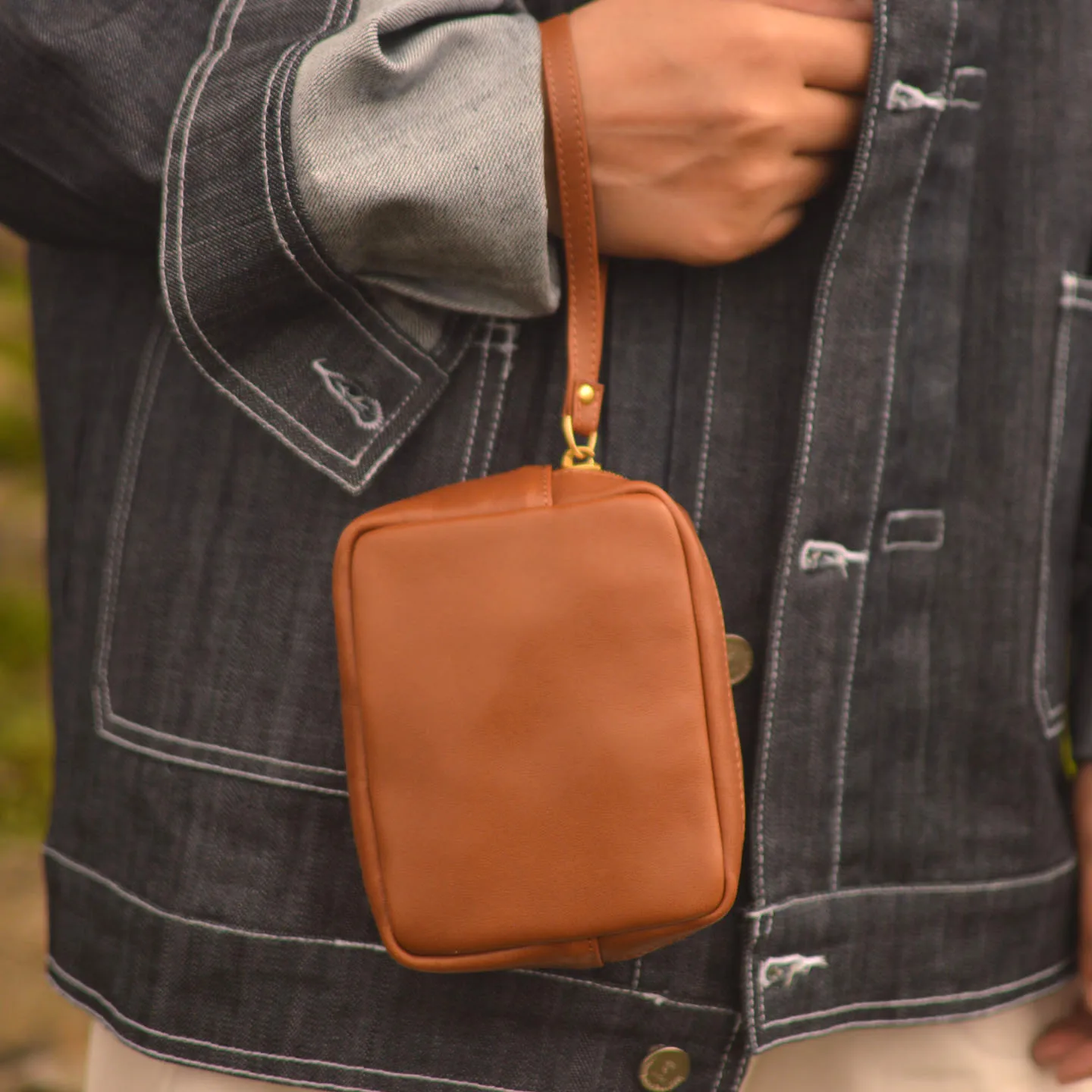 AETOO Leather handcrafted outer layer cowhide toy bracelet storage bag, genuine leather jewelry and change purse, simple cosmeti