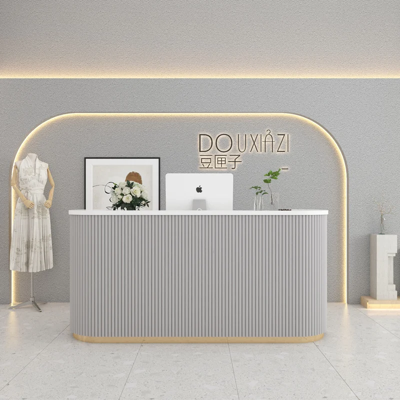 Contatore di servizi commerciali moderno e semplice in materiale MDF per l'uso del salone di bellezza del boutique di abbigliamento del bar del negozio aziendale