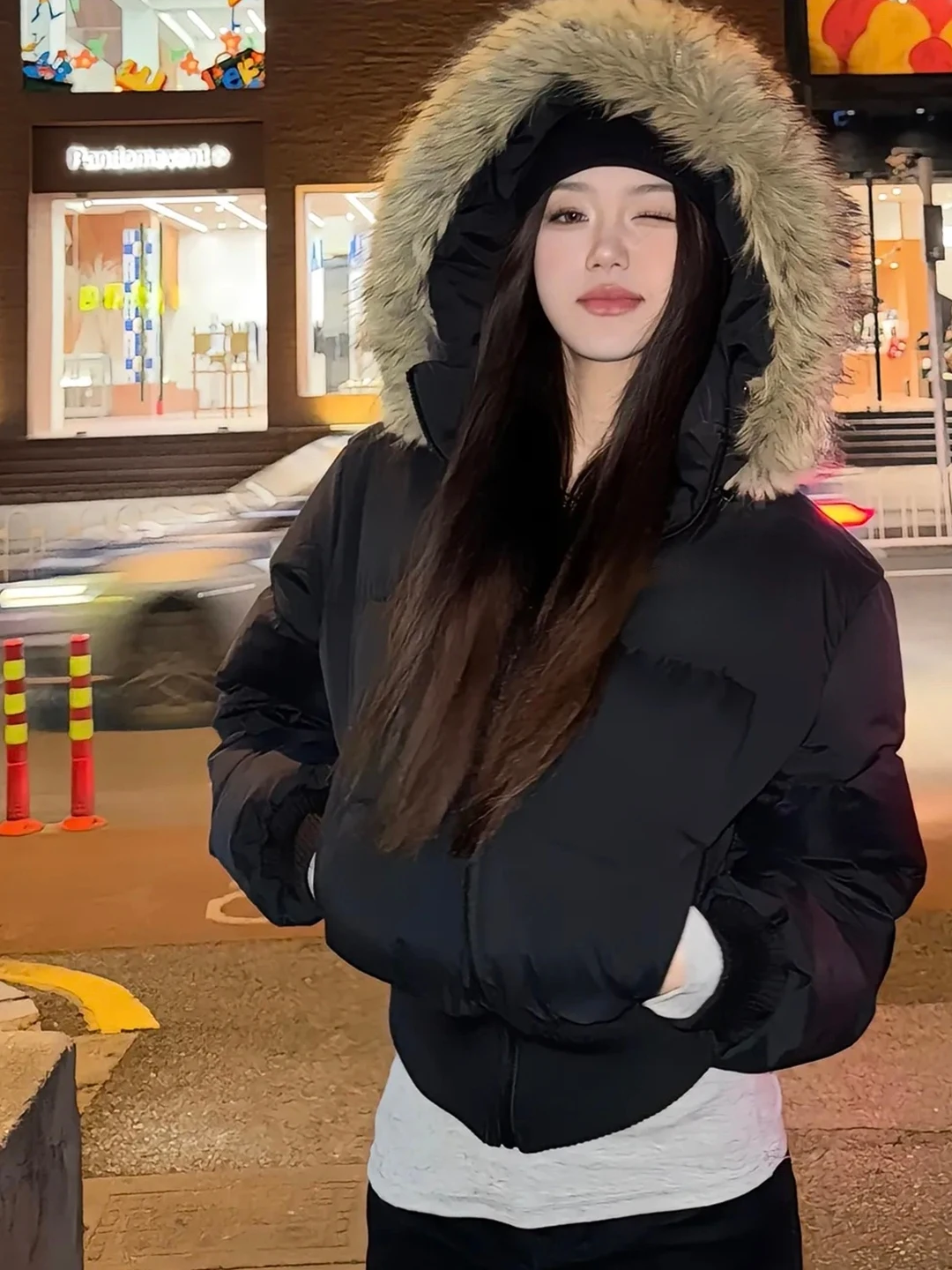 

Короткая хлопковая куртка в американском стиле, женское зимнее пальто с меховым воротником, дизайн с зауженной талией, модный и универсальный фасон