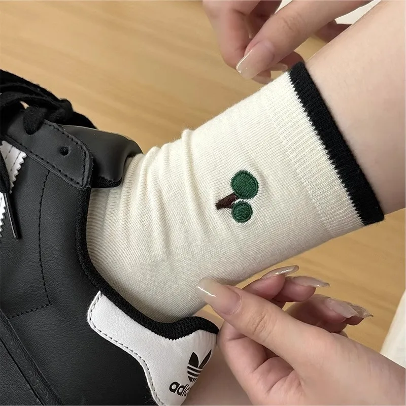 

5 пар милых хлопковых носков с вышивкой в ​​стиле мультфильмов для женщин, мягкие дышащие повседневные носки, носки для повседневной носки, уличные носки, носки Kawaii